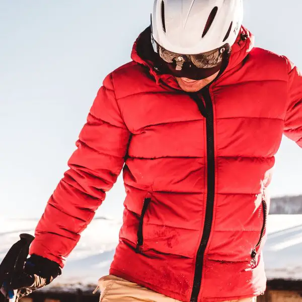 How to Dress for Resort Skiing and Snowboarding