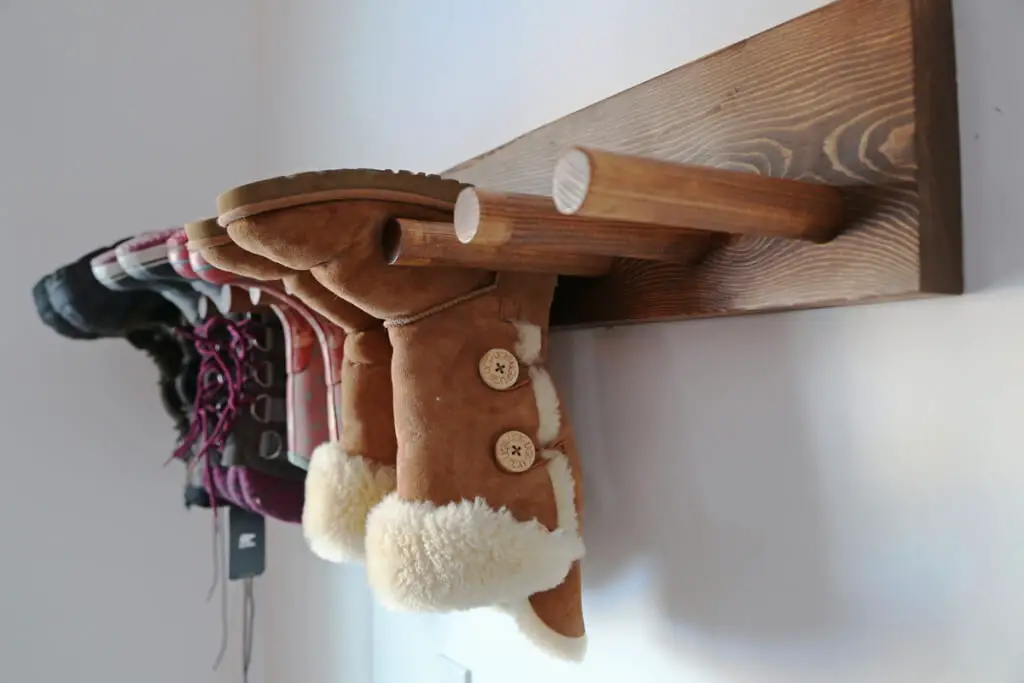 wall coat rack with pegs
